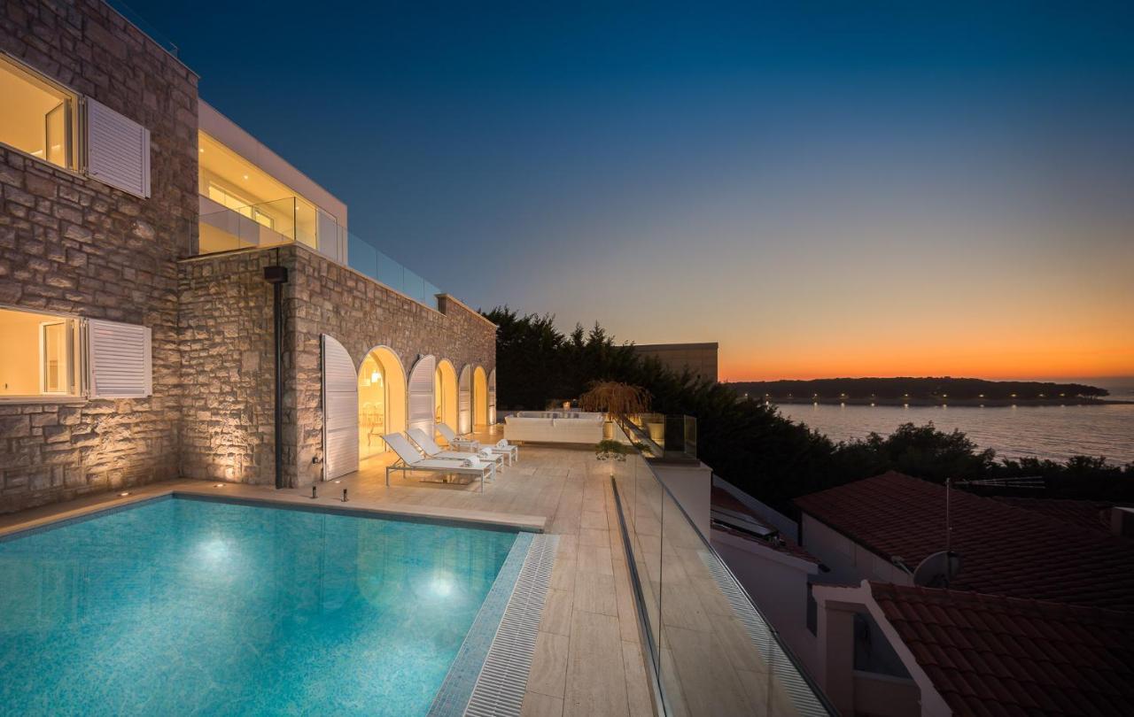 Luxury Seafront Villa Primosten Glamour With Private Pool, Sauna And Gym At The Beach In プリモシュテン エクステリア 写真