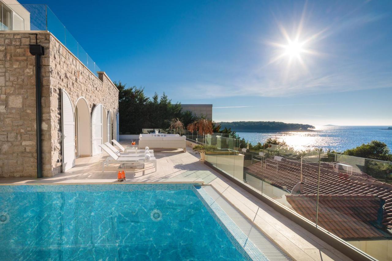 Luxury Seafront Villa Primosten Glamour With Private Pool, Sauna And Gym At The Beach In プリモシュテン エクステリア 写真