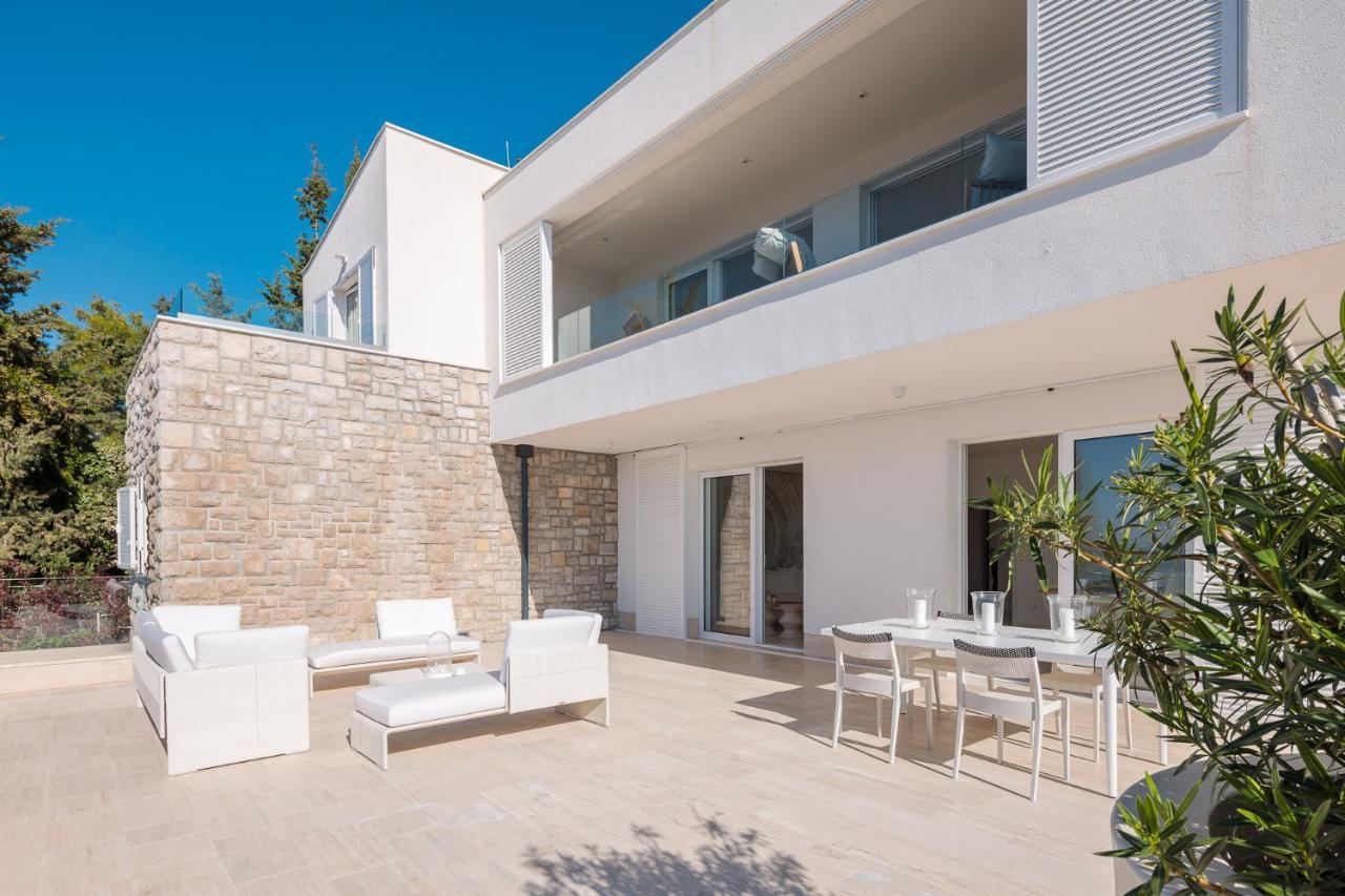 Luxury Seafront Villa Primosten Glamour With Private Pool, Sauna And Gym At The Beach In プリモシュテン エクステリア 写真
