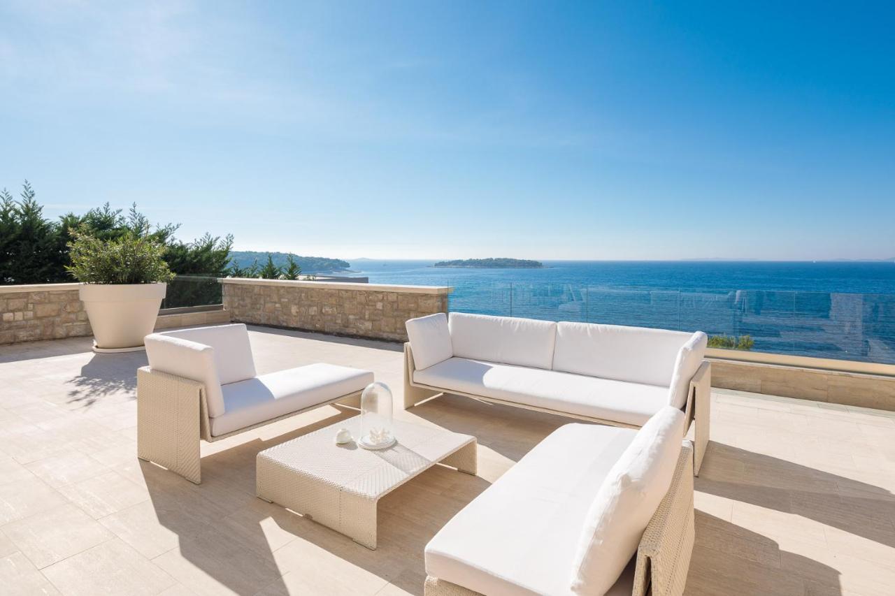 Luxury Seafront Villa Primosten Glamour With Private Pool, Sauna And Gym At The Beach In プリモシュテン エクステリア 写真
